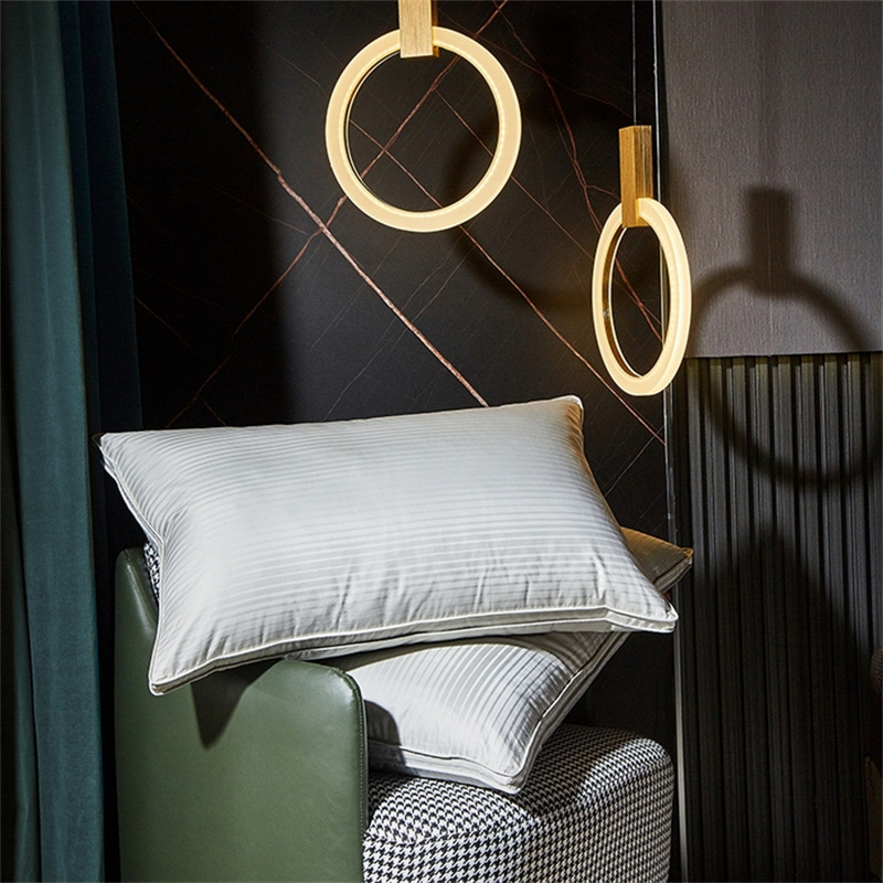 Mea tribus stratis implens cervicalia Sateen Stripe Cervical Mea tribus stratis implens cervicalia Sateen Stripe Cervical