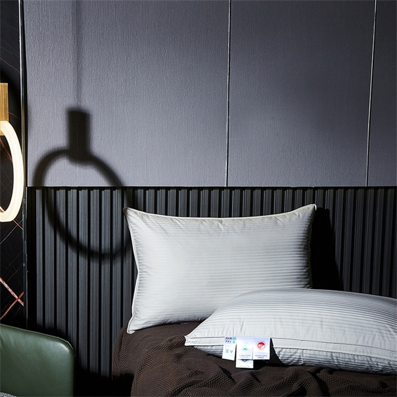 Mea tribus stratis implens cervicalia Sateen Stripe Cervical Mea tribus stratis implens cervicalia Sateen Stripe Cervical